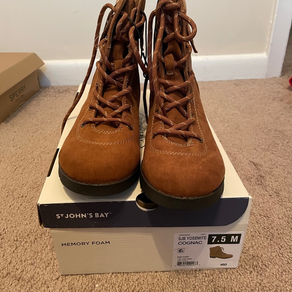 St. John’s Bay Yosemite Boot Cognac Size 7.5M